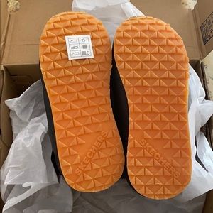 Toddler size 10 sketcher snow boots